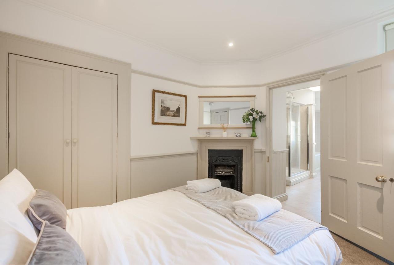 City Centre Stunning House-Roman Baths - 3Min Walk - 4 Bedrooms Exterior foto